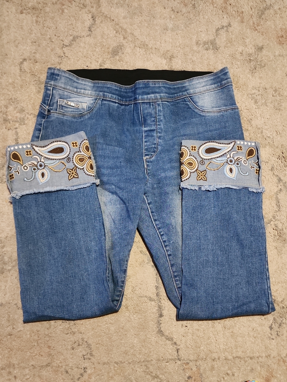 COCO + CARMEN Everstretch Wide Leg Crop Embroidered Cuff Jeans Large Excellent